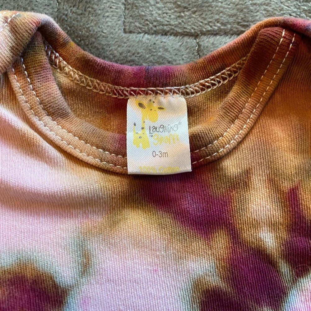 Tie Dye Onesie || 0-3 Months - Picture 4 of 4